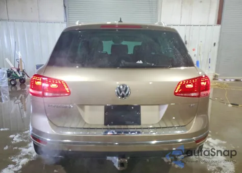 2016 Volkswagen Touareg Sport z USA, uszkodzony, nr VIN WVGEF9BP3GD011236